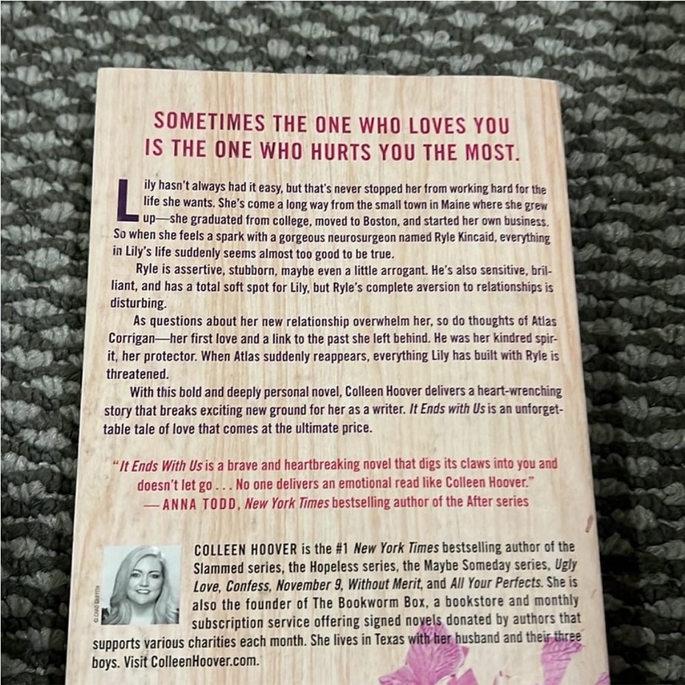 Book: It Ends With Us by Colleen Hoover
